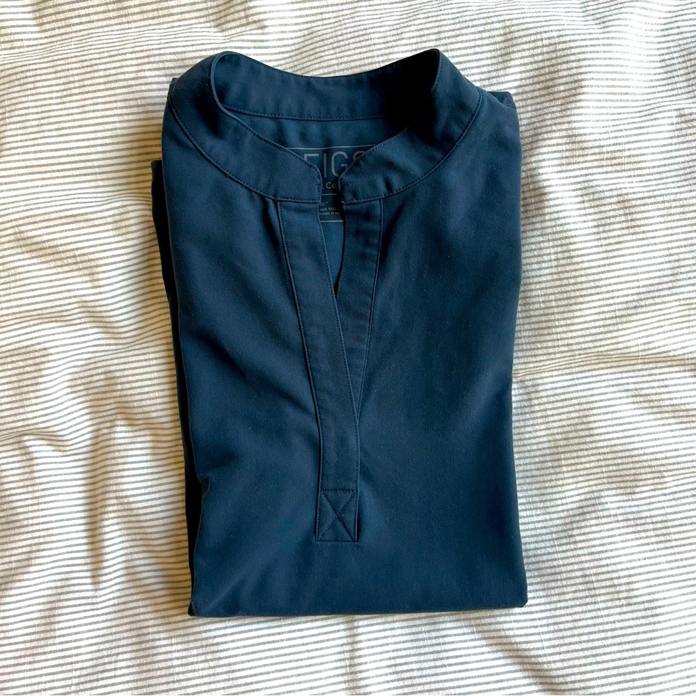 Figs Rafaela Scrub Top in Dark Harbor